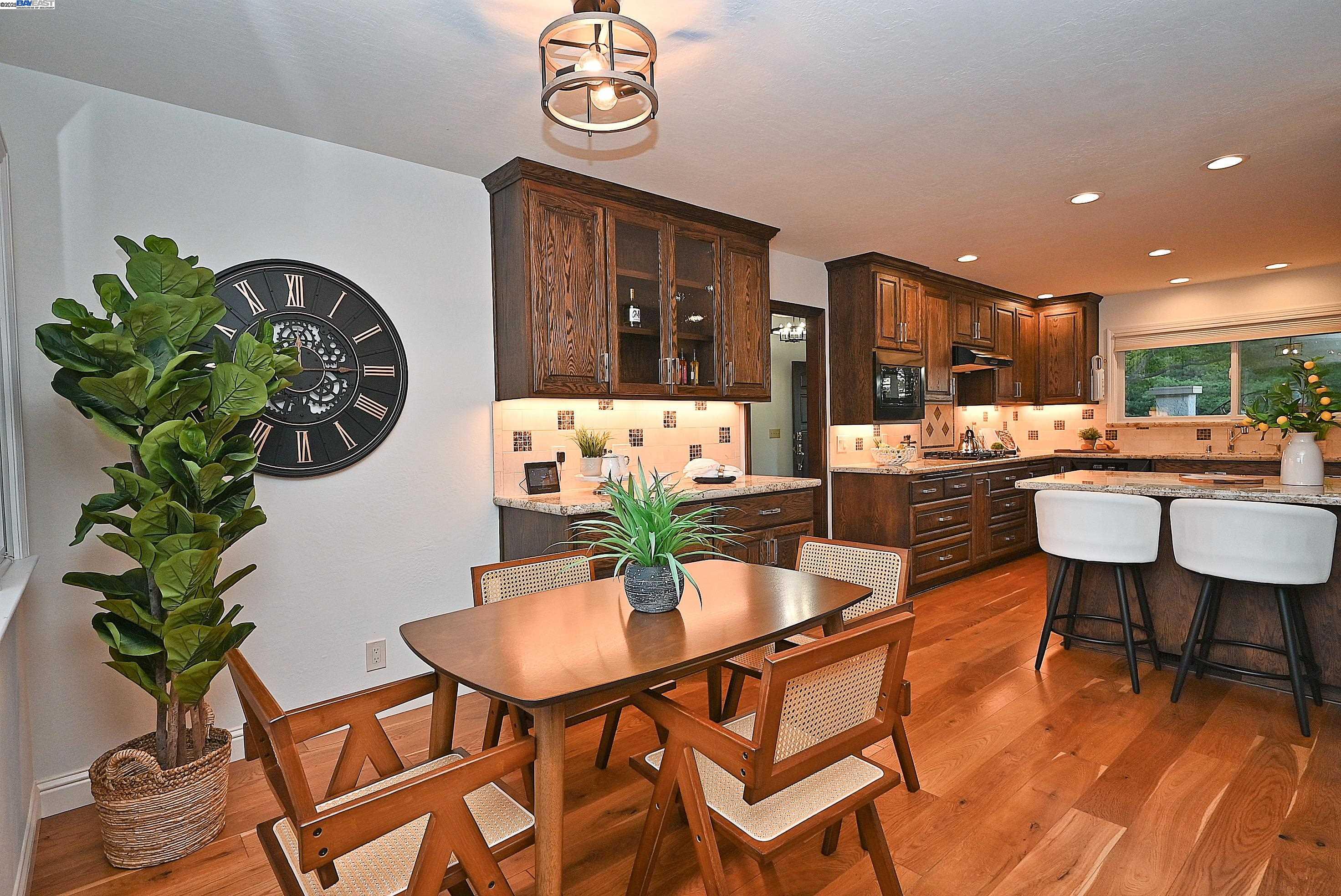 143 Valley Oaks Dr