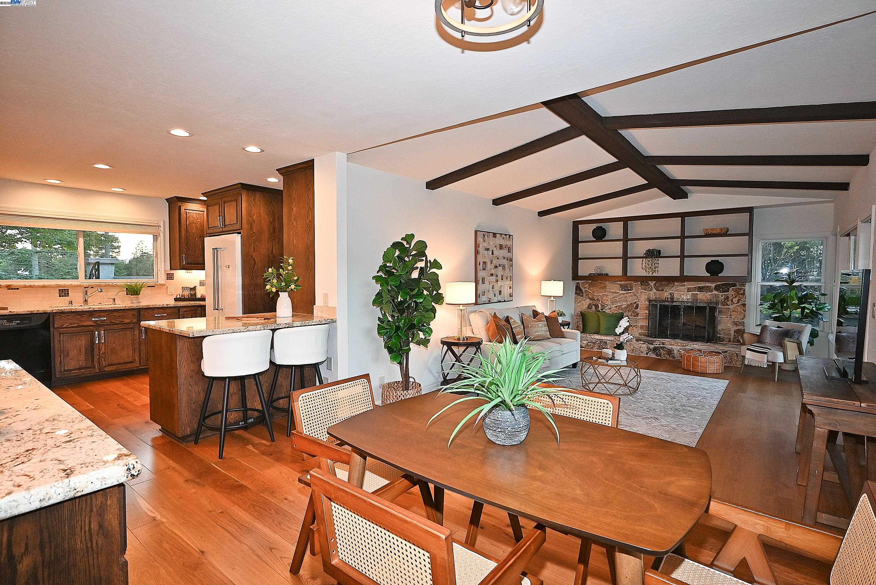 143 Valley Oaks Dr