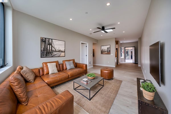 4202 TELEGRAPH AVE # 102, OAKLAND, CA 94609 - Image 59ad659e6859bdd4281f9f94f983b925/1966438132