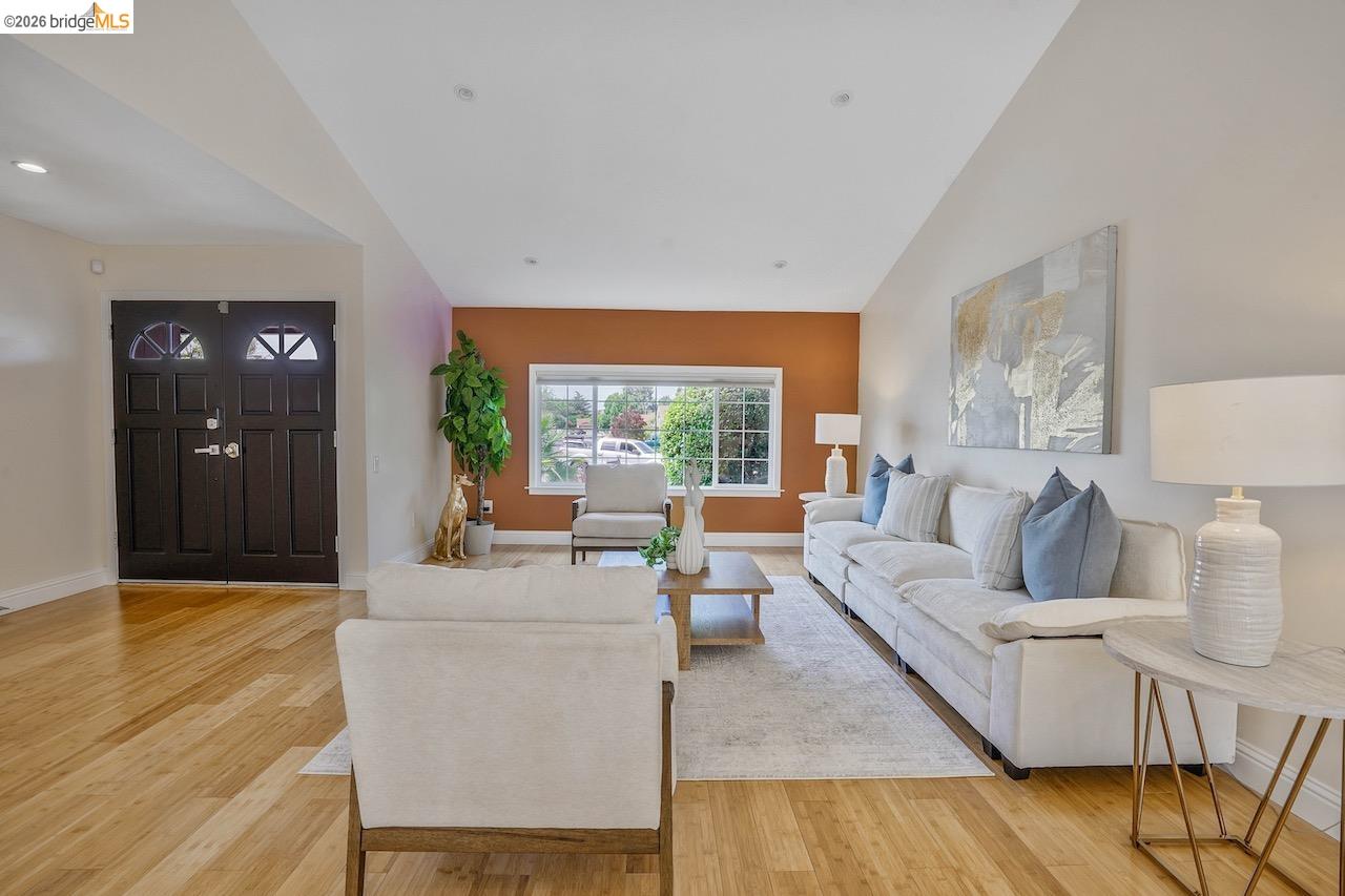 2198 La Orinda