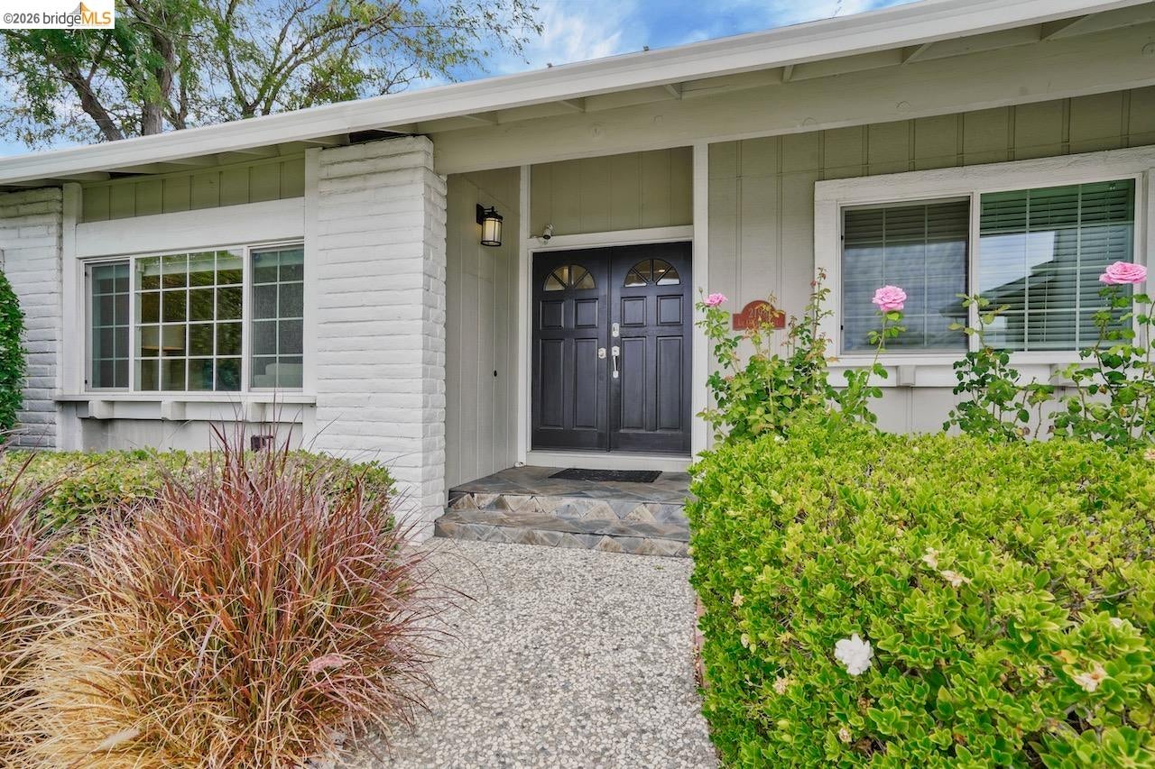 2198 La Orinda