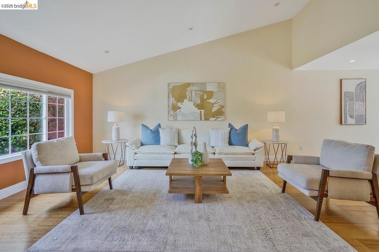 2198 La Orinda