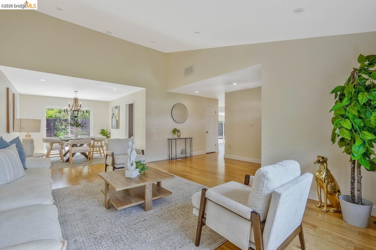 2198 La Orinda