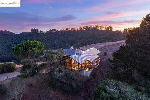 100 Tres Mesas Orinda CA 94563