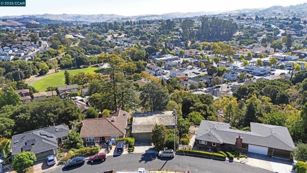 557 SUMMIT DR, PINOLE, CA 94564 - Image 5afa00e44c79fef22cd2d9e1bcb30481/1361610803