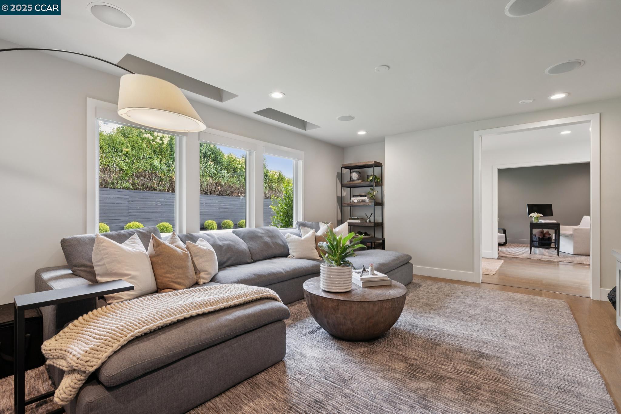 51 KNICKERBOCKER LANE