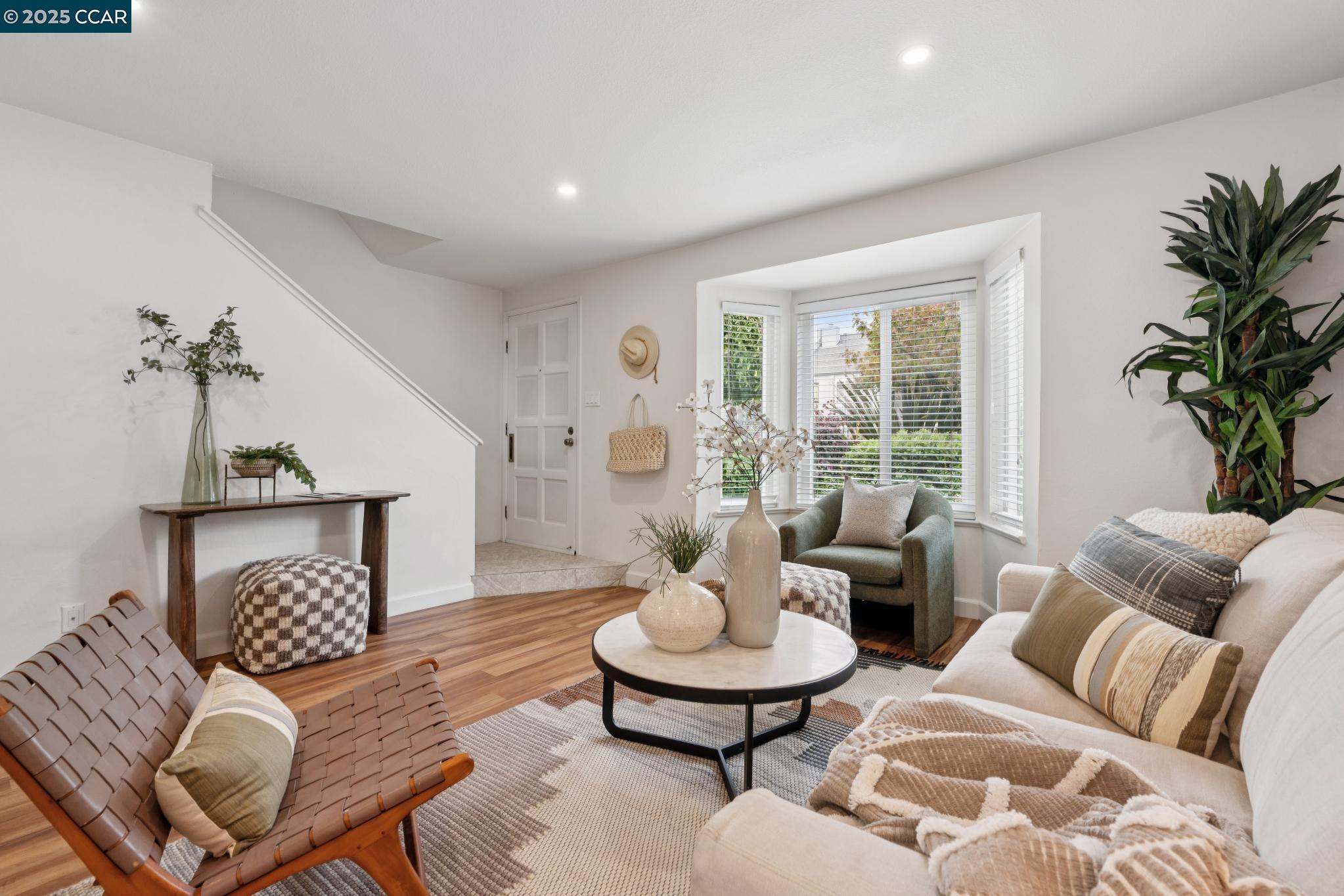 46 Sierra Ln