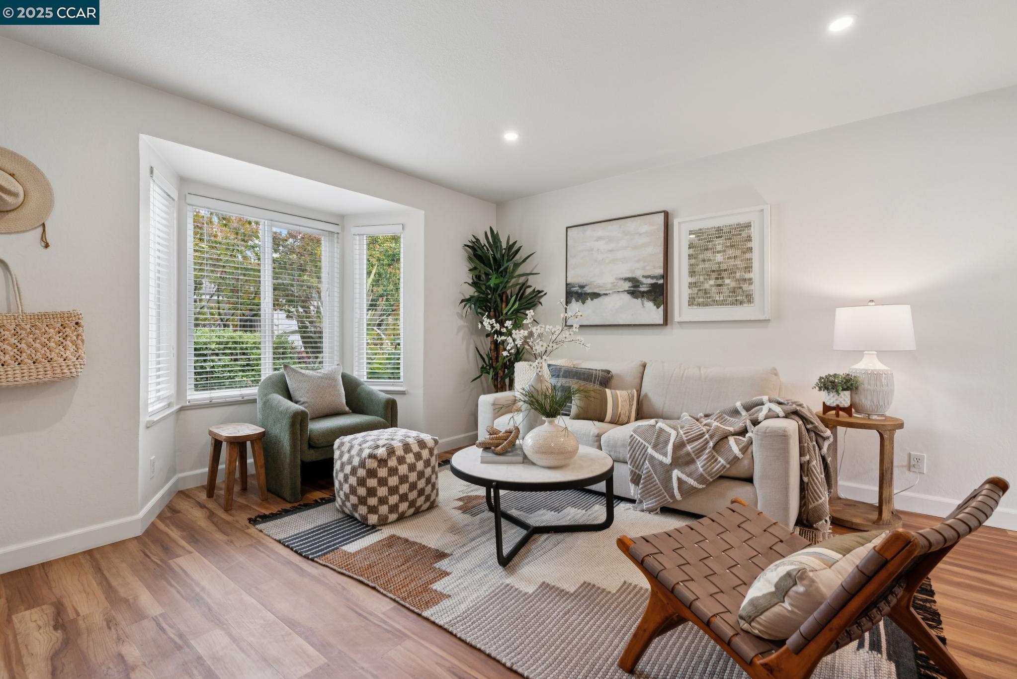 46 Sierra Ln