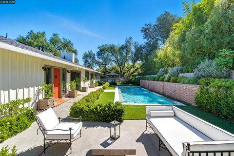 47 Charles Hill Cir Orinda CA 94563