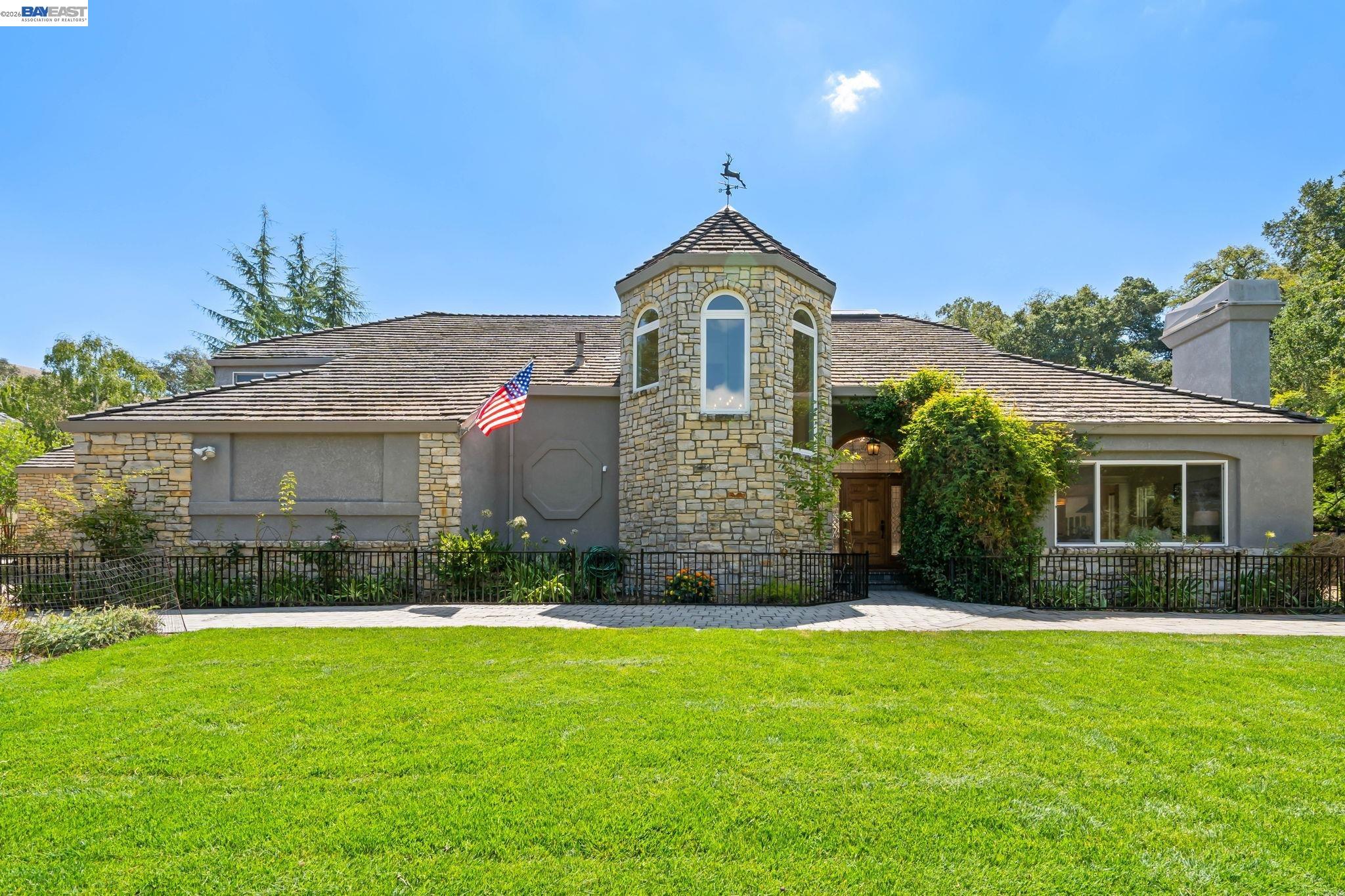 190 Silver Pine Ln