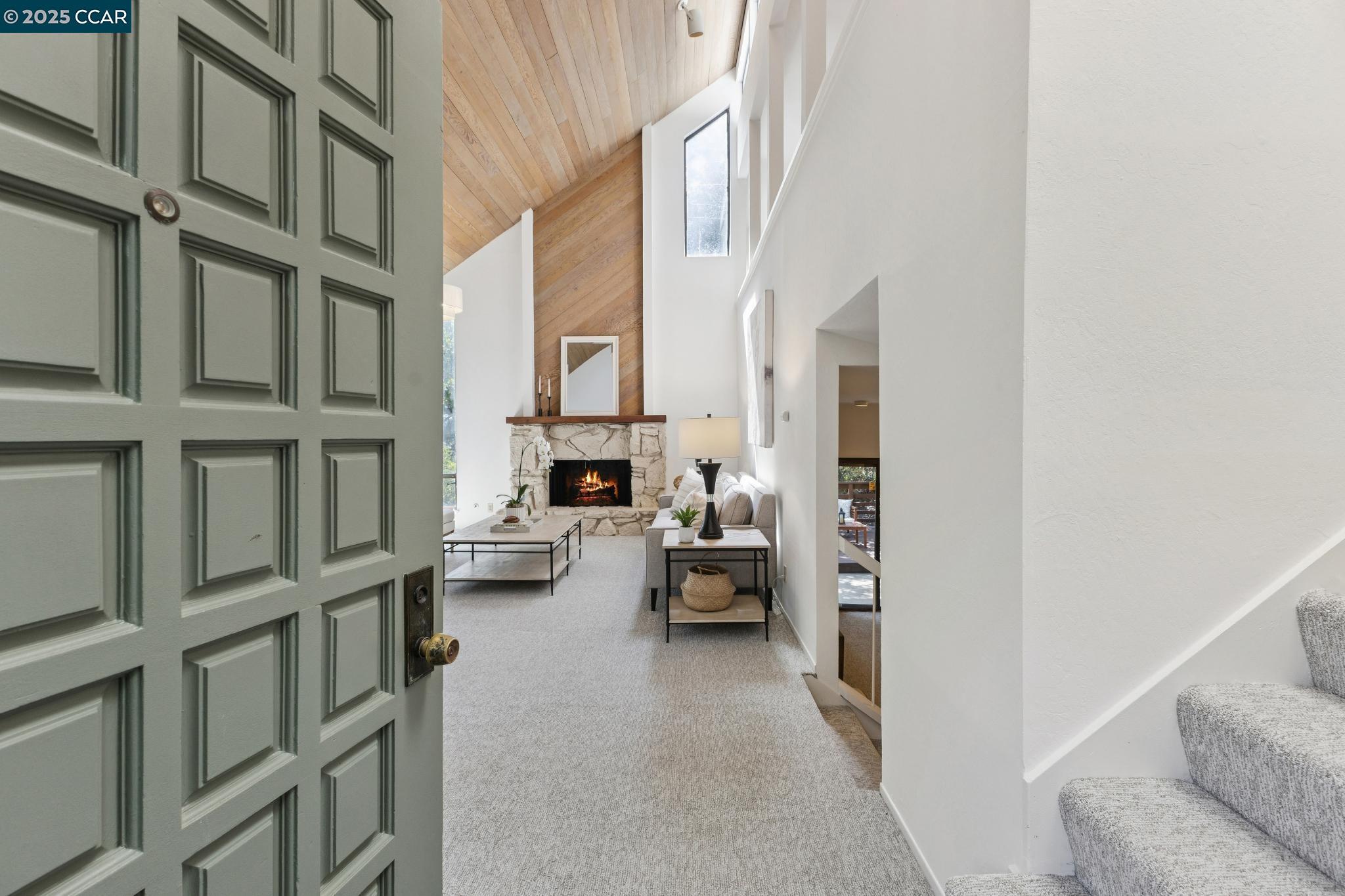 39 Saint Stephens Dr