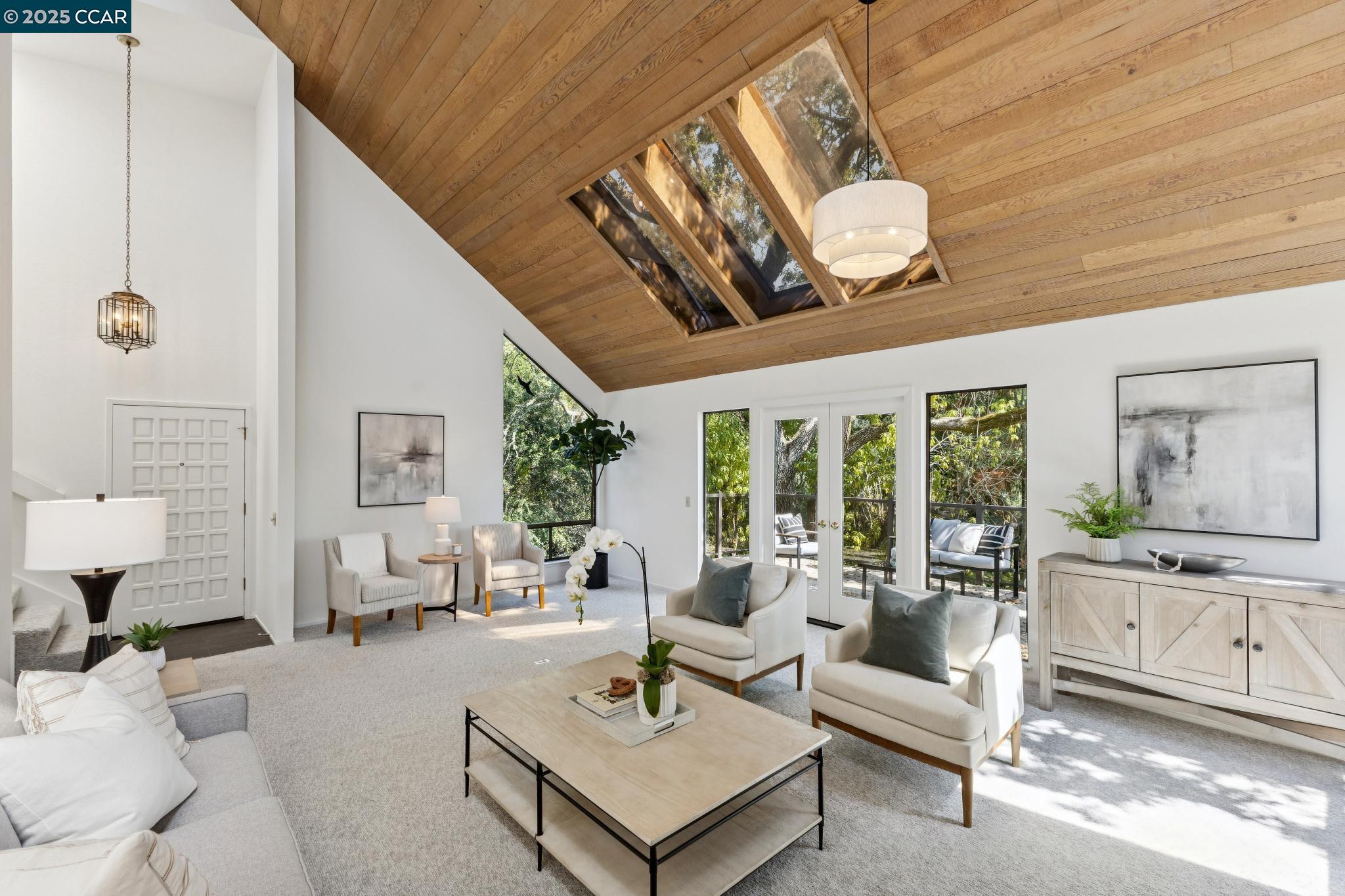 39 Saint Stephens Dr