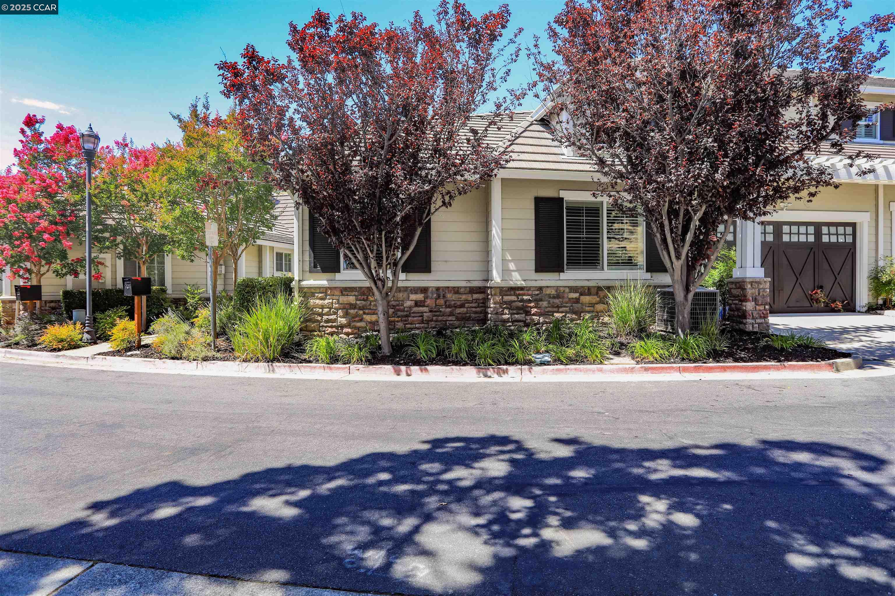 136 Sugarloaf Ct