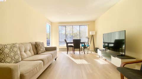 2 Commodore Drive Unit D273, Emeryville, CA 94608 - #: 41139366
