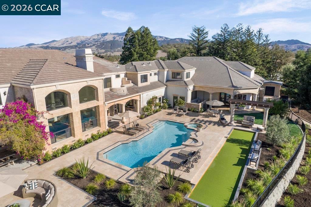 251 Santiago Ln