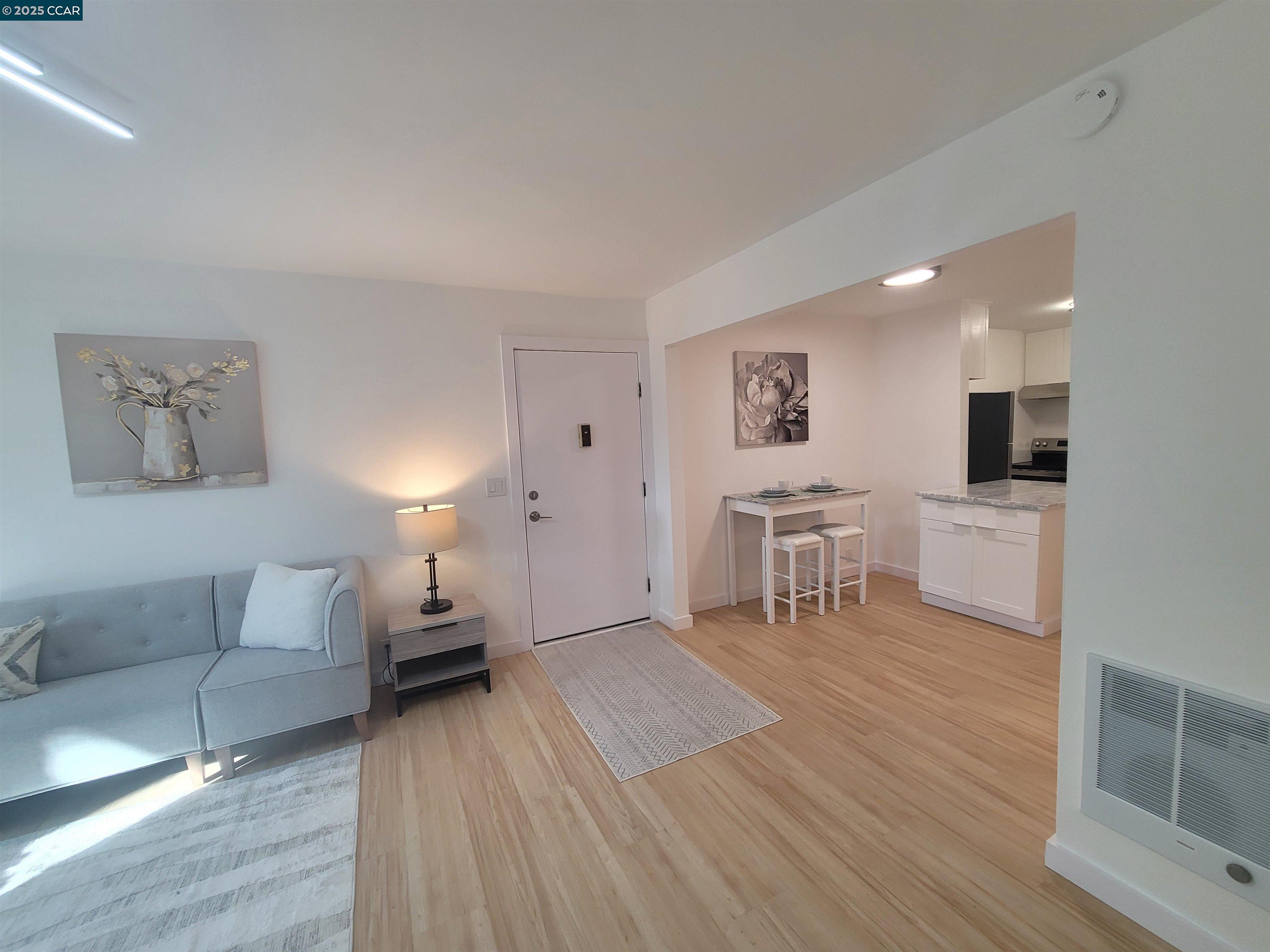 375 Camelback Rd 23