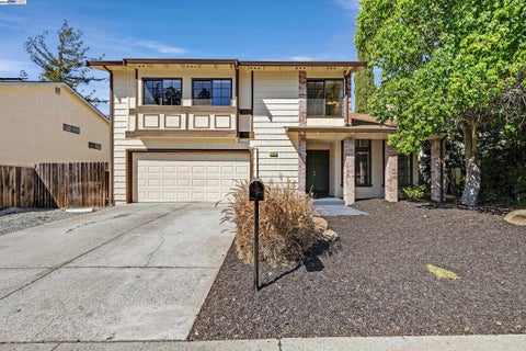 2555 Pine St, Martinez, CA 94553 - #: 41104472