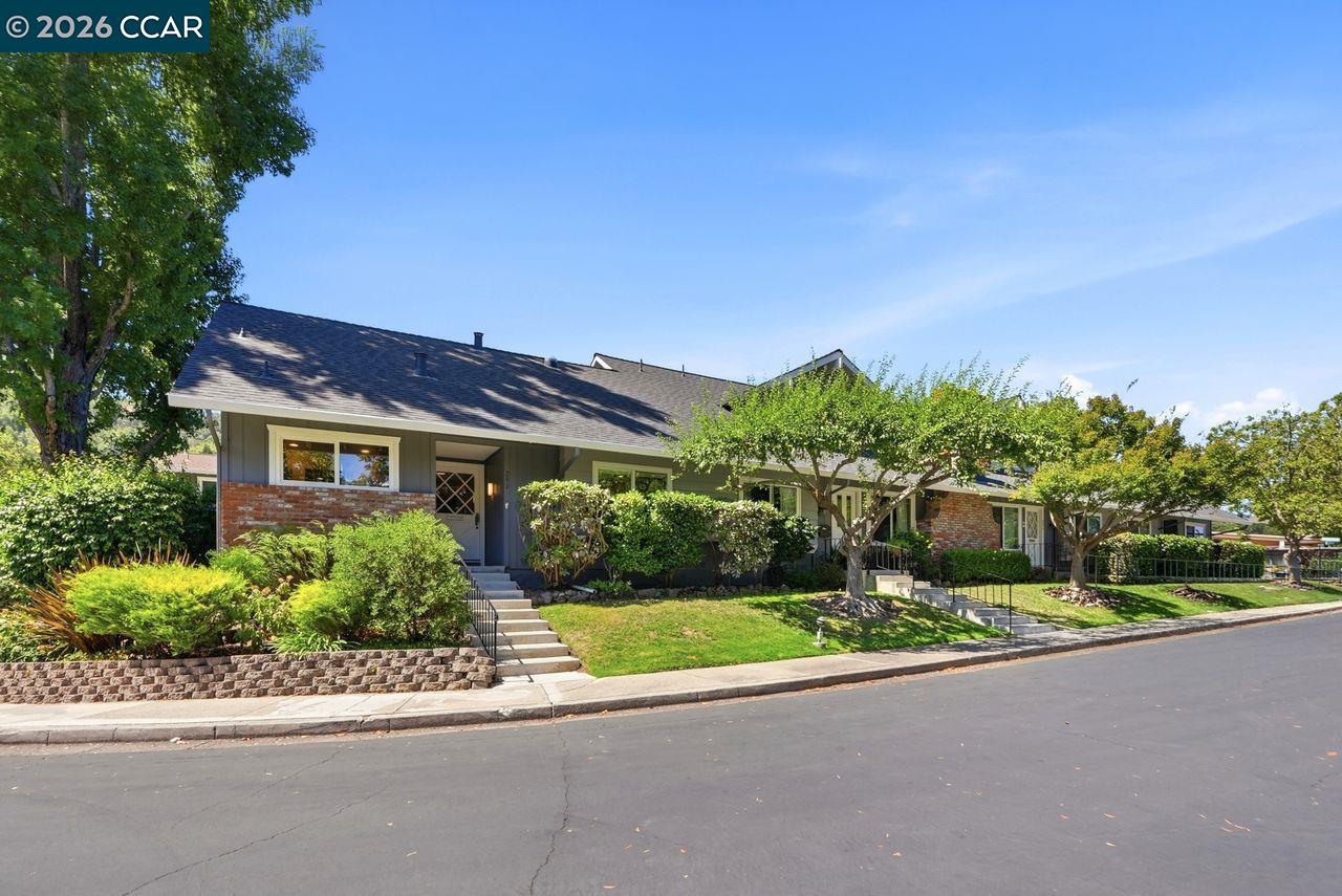 202 Miramonte Dr