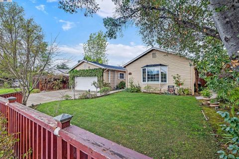 MLS: 41087196