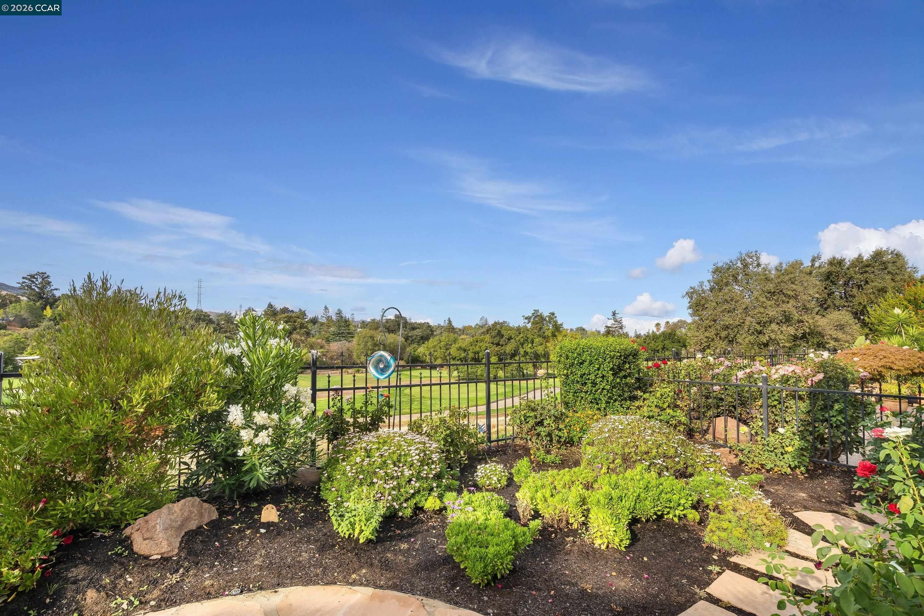 1049 Feather Cir