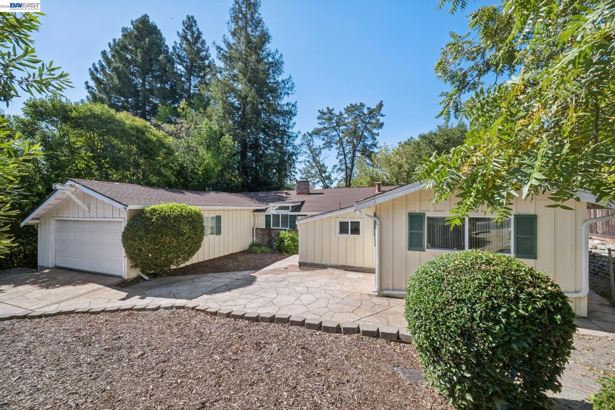 1110 SIERRA VISTA WAY