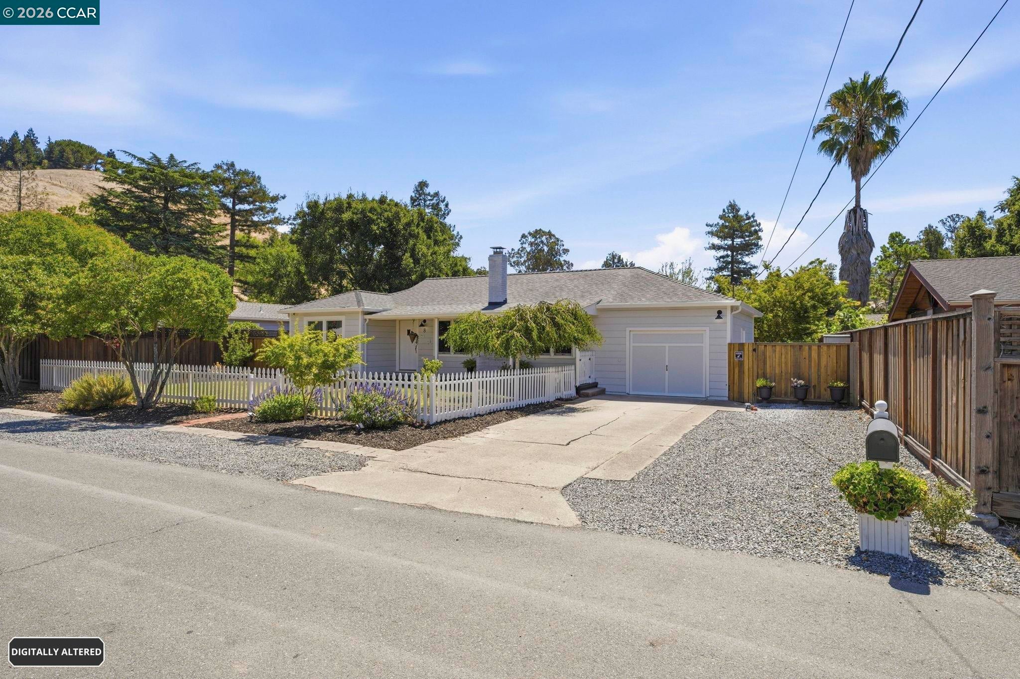 8 Lander Dr