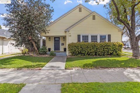 328 W Walnut St, Stockton, CA 95204 - #: 41118382