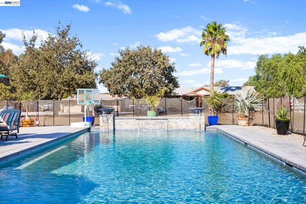 16259 RANCHO VIEJO CT, TRACY, CA 95304 - Image a59b80cbbd9deb33f0cded4e0c99b853/547022974