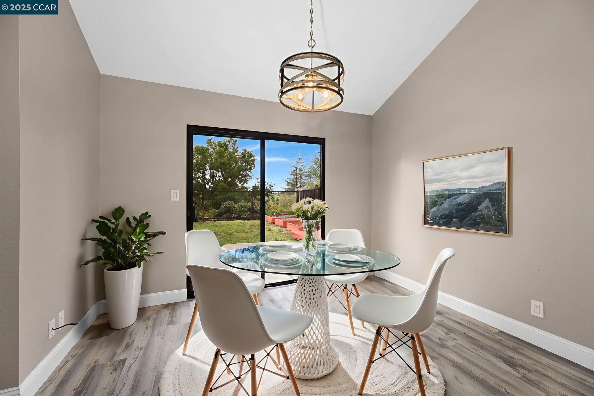 17 Palo Alto Ct