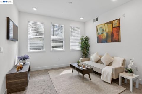 411 Rhythm Ln, Hayward, CA 94544 - #: 41130574