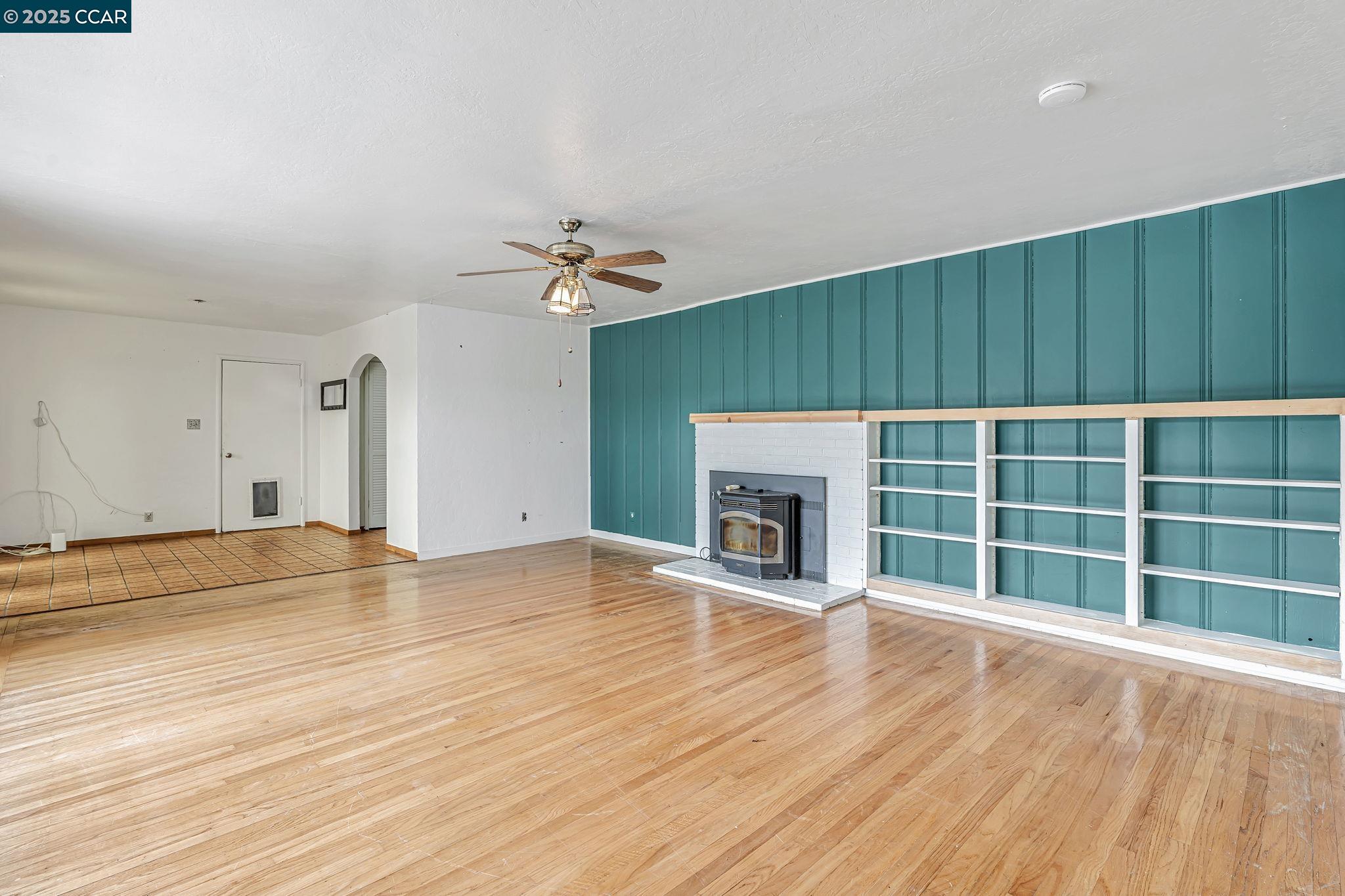 2435 Lunada Ln