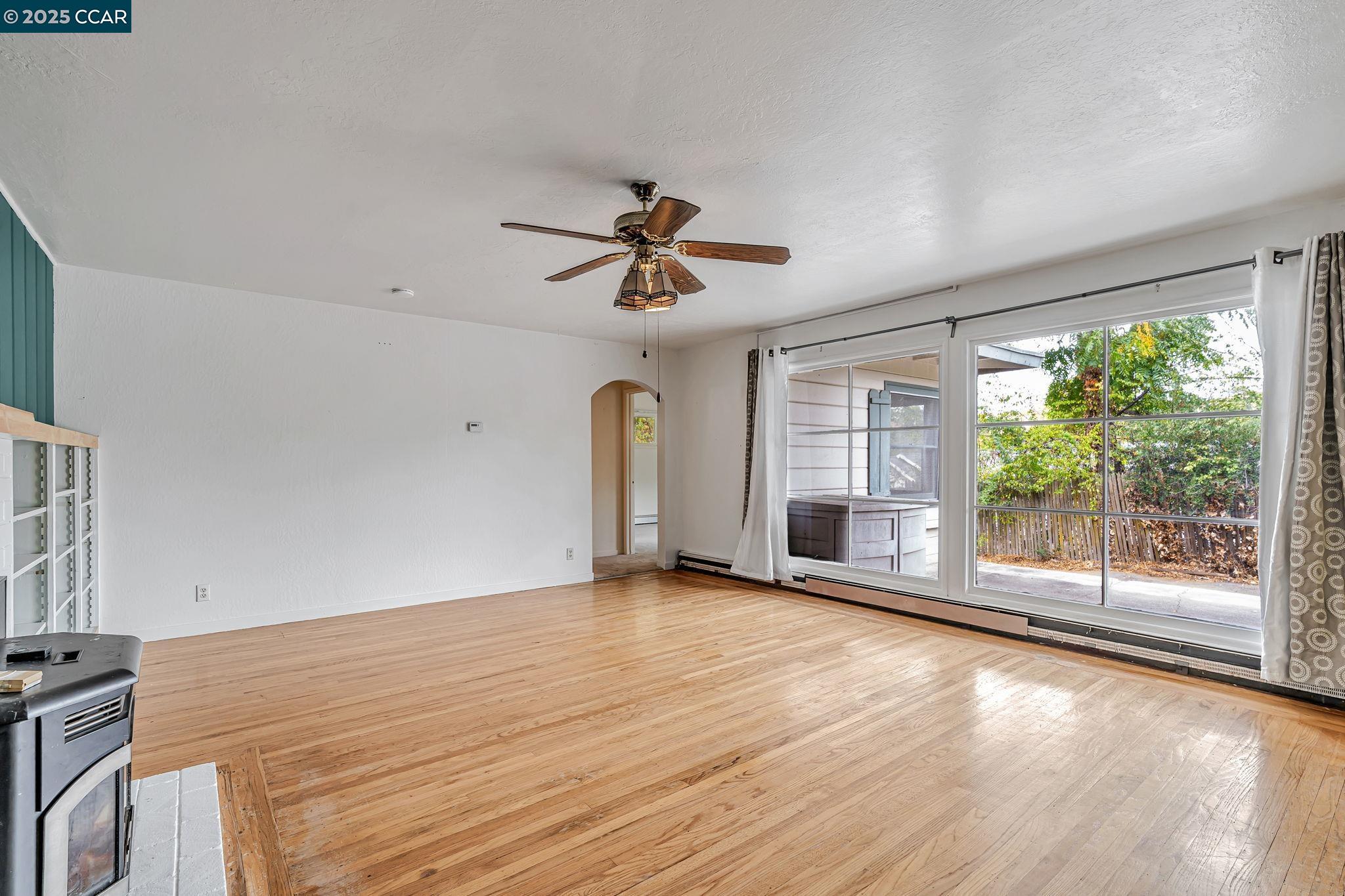 2435 Lunada Ln