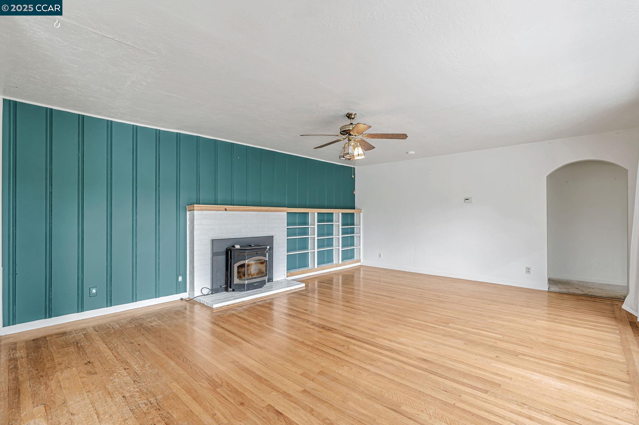 2435 Lunada Ln