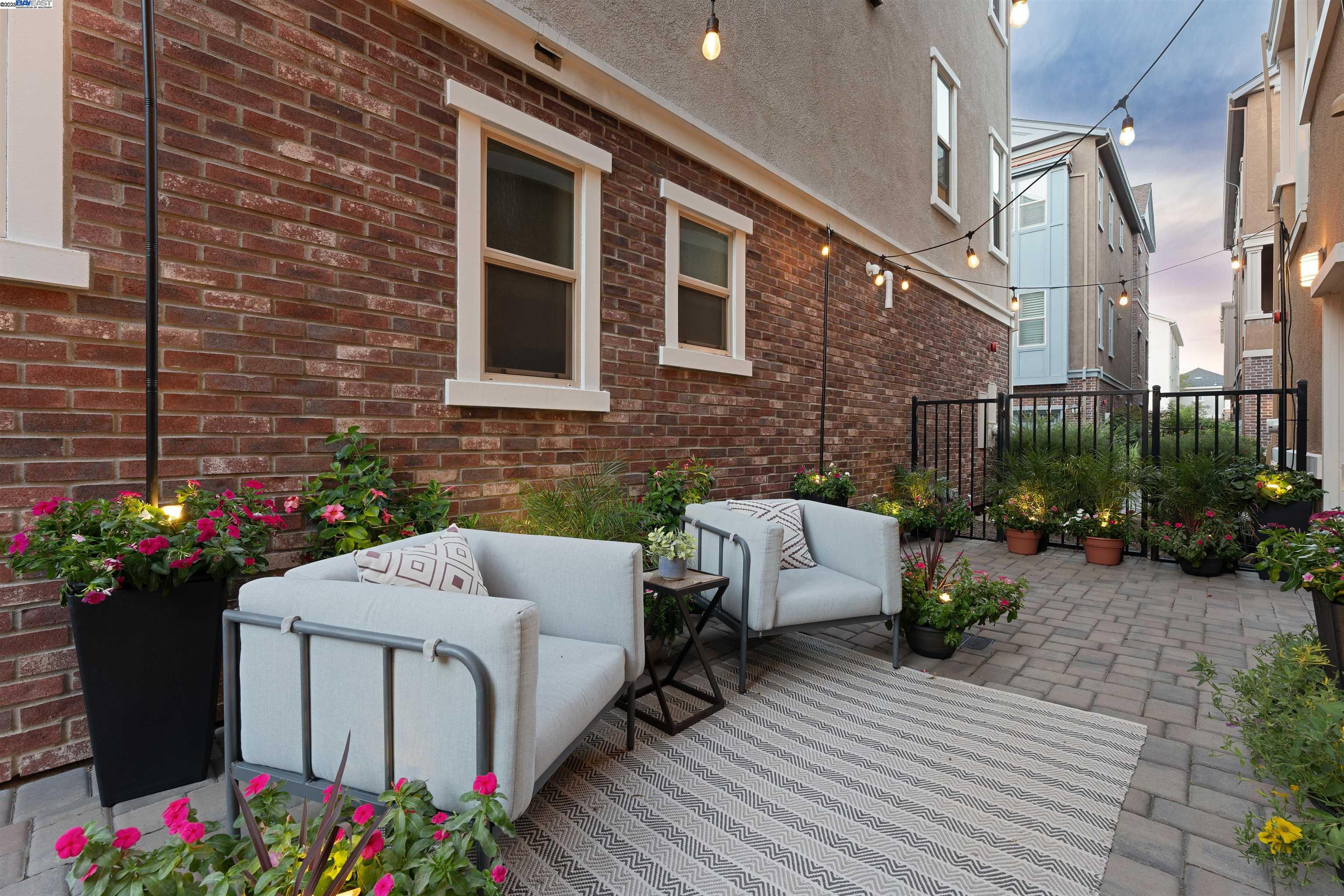 1360 Brookline Loop