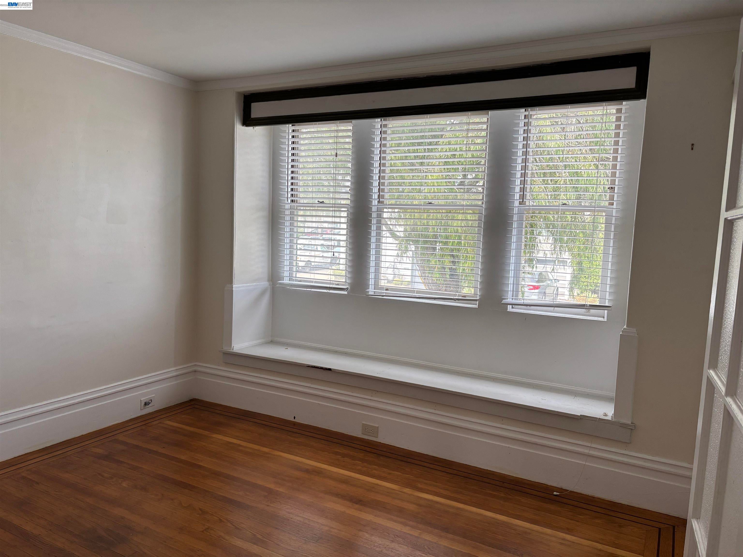 387 Staples Ave