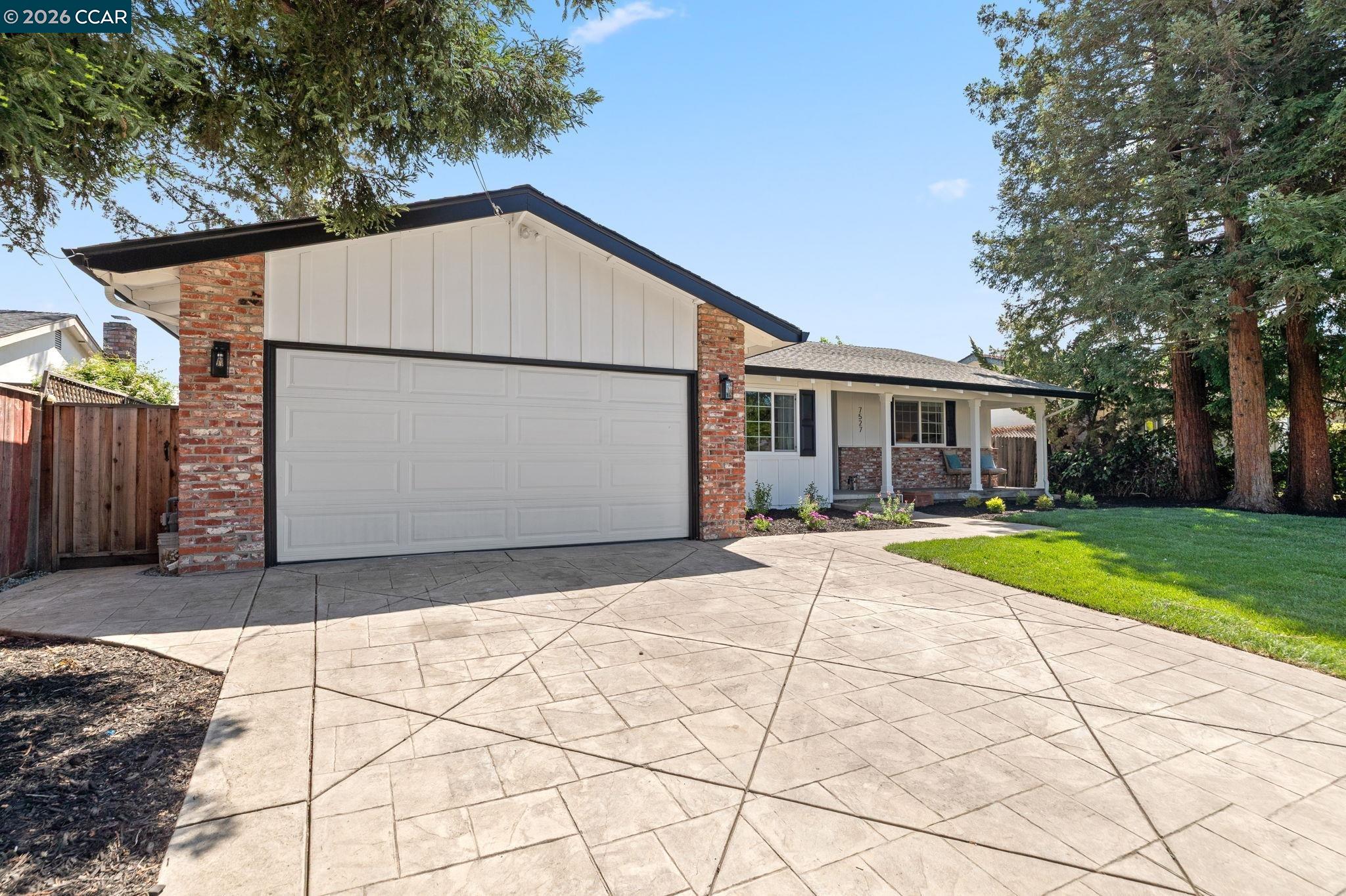 7527 Blue Fox Way