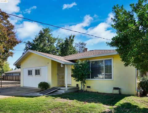 2151 Elm St Livermore CA 94551