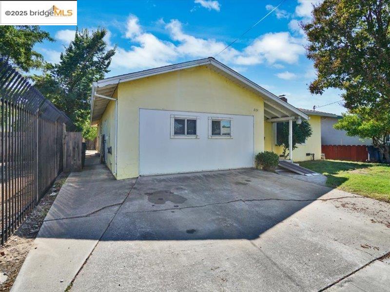 2151 Elm St