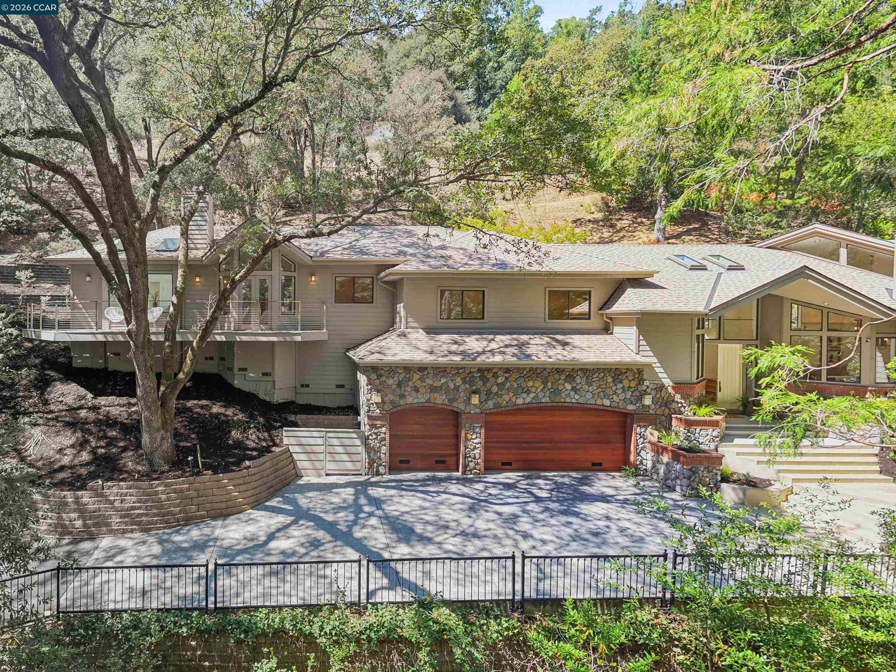 11 Redwood Cir