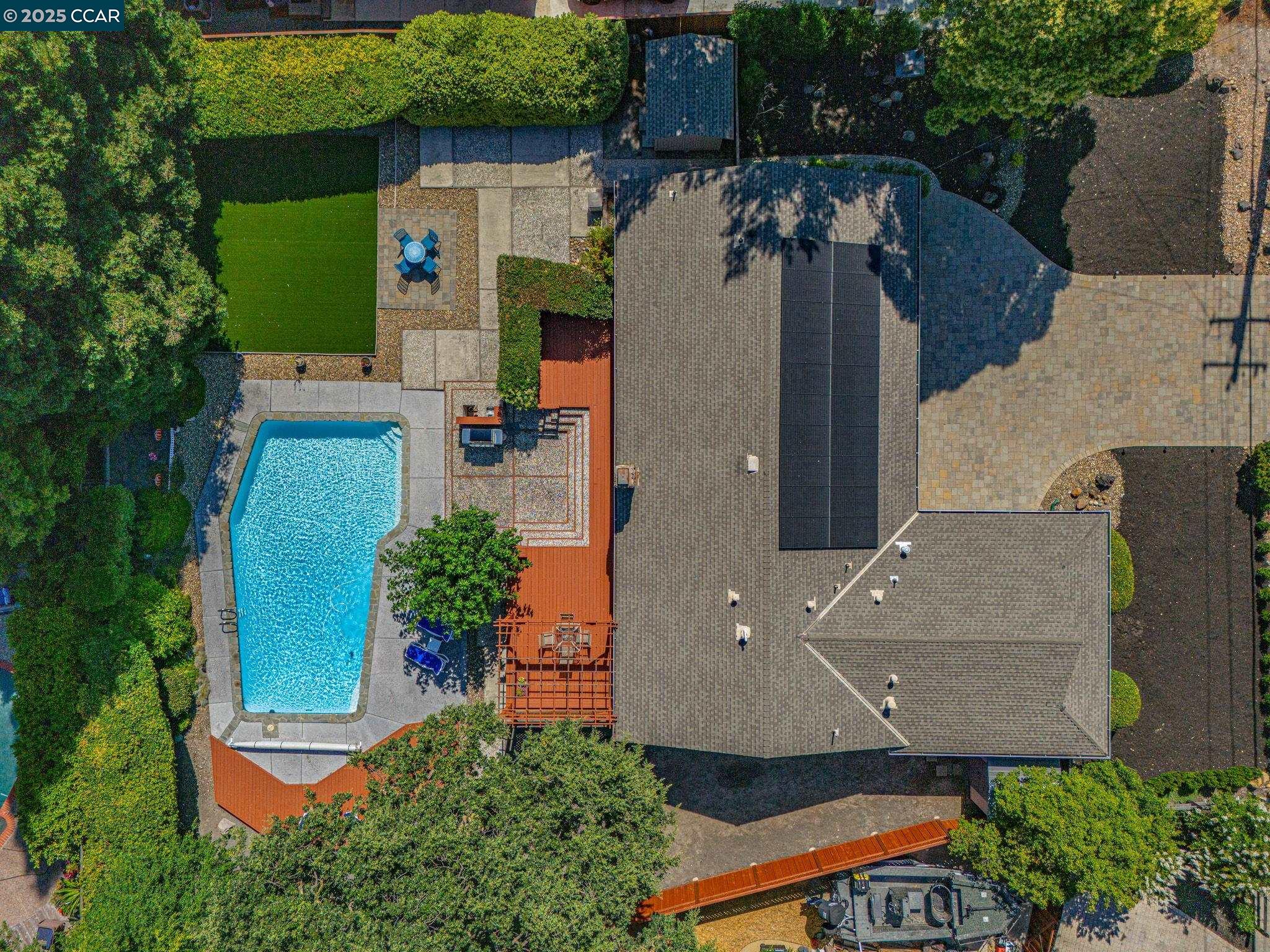 323 Laurel Dr