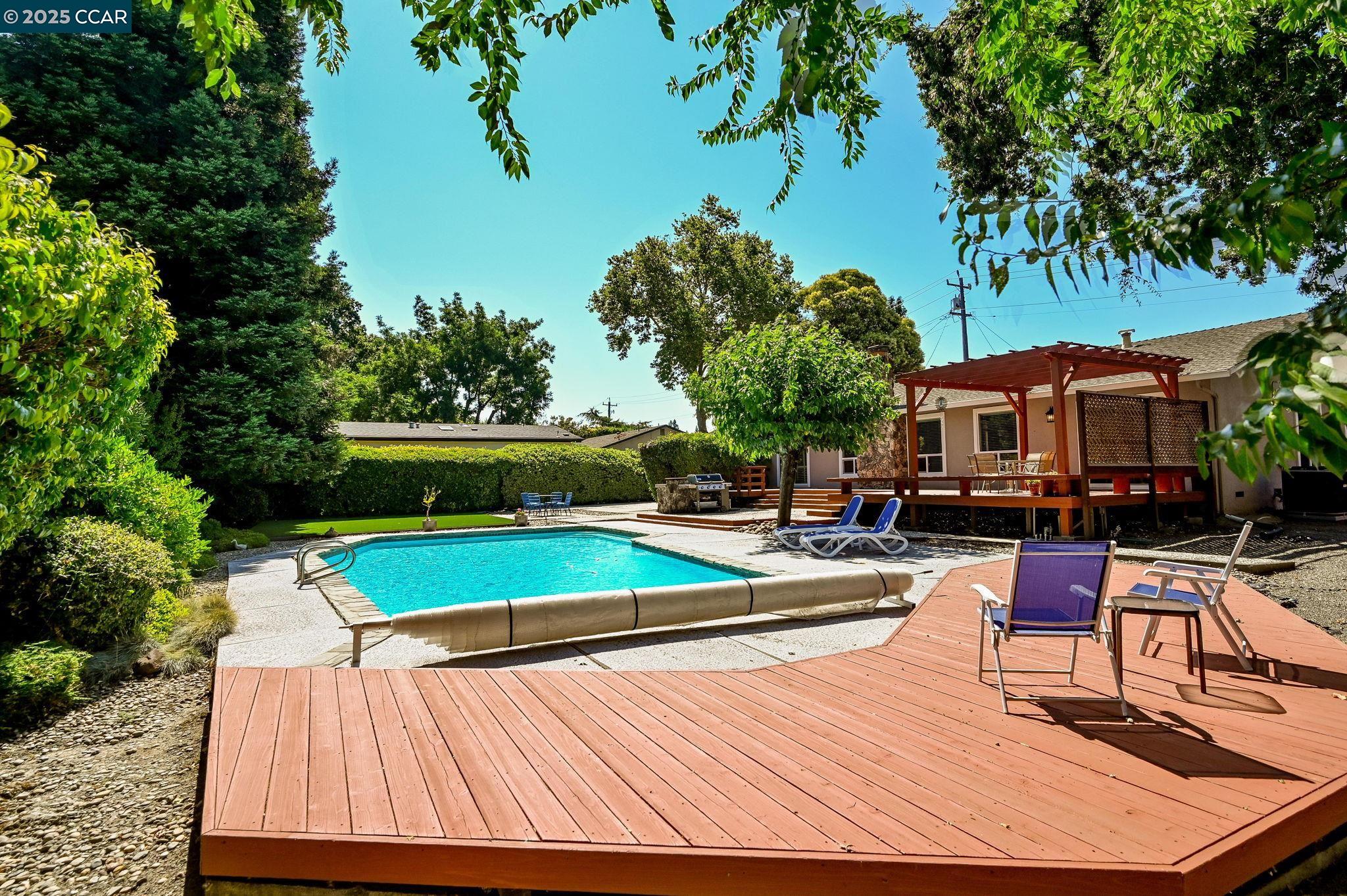 323 Laurel Dr