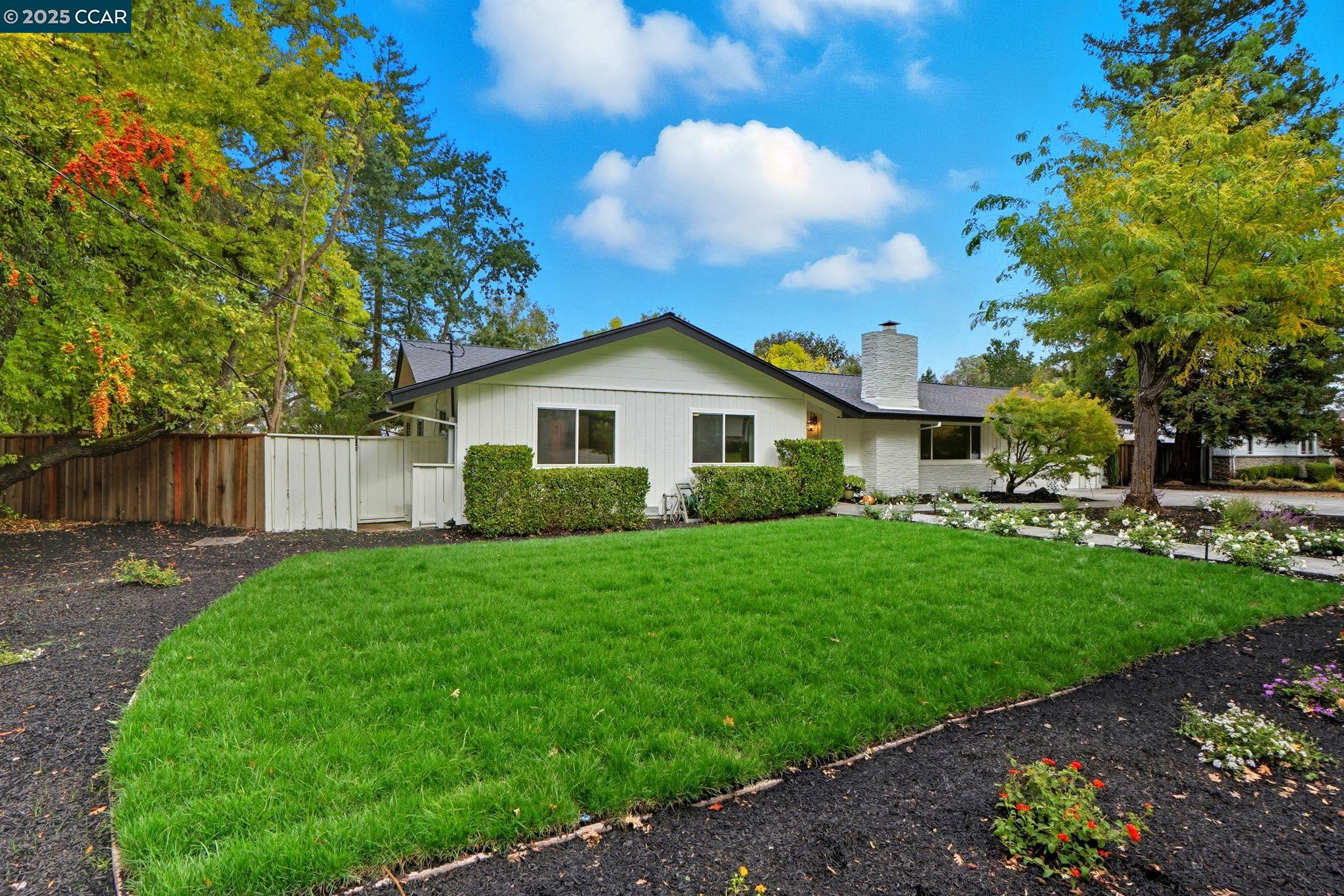 3144 Lunada Ln