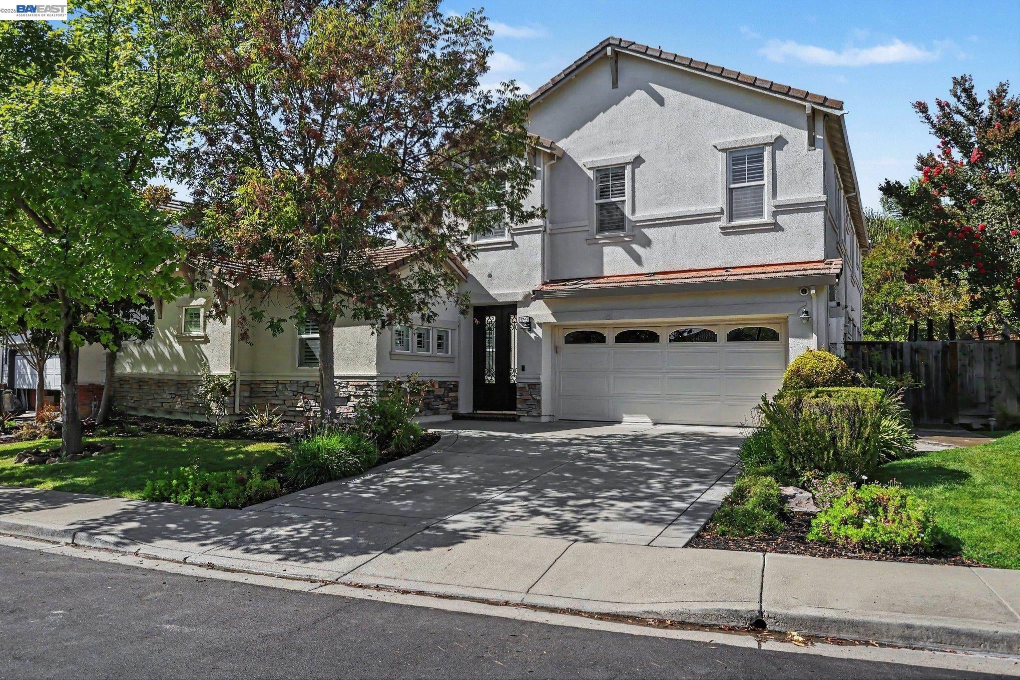 3743 FERNCROFT WAY
