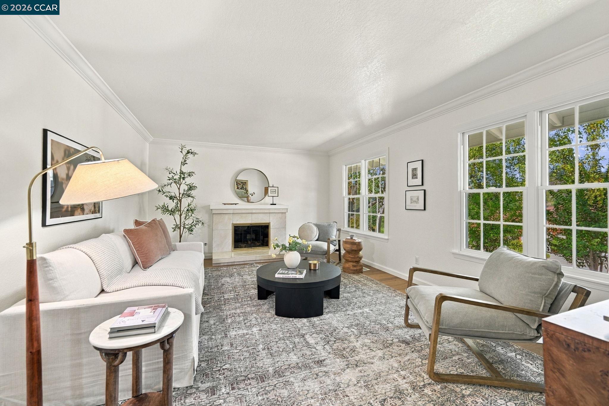 303 Calle La Mesa