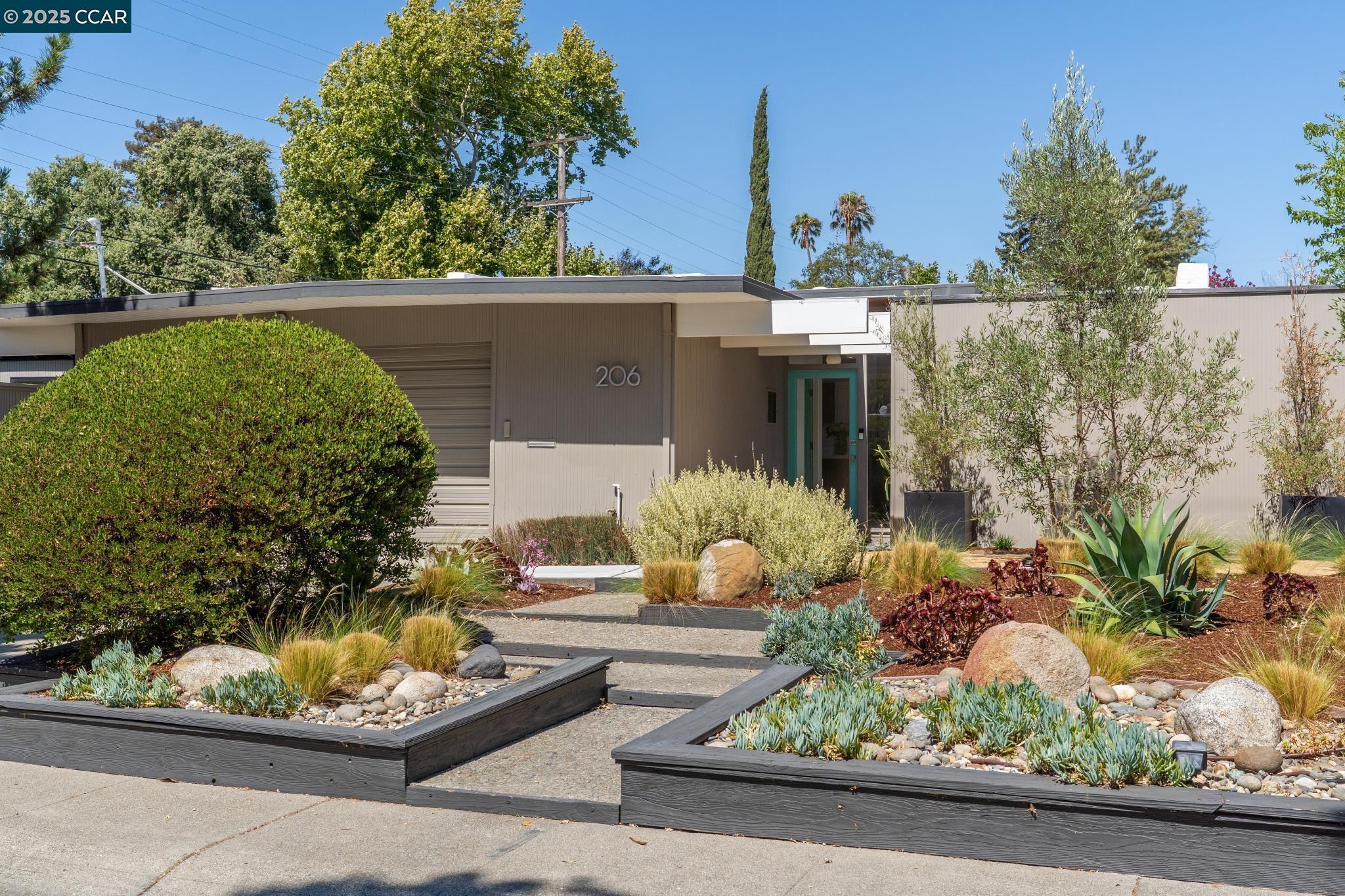 206 Santa Fe Dr