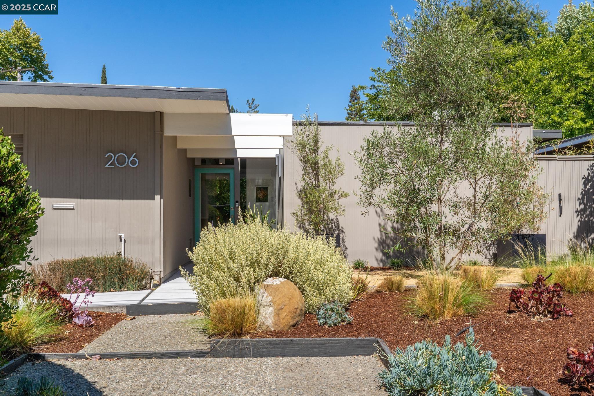 206 Santa Fe Dr