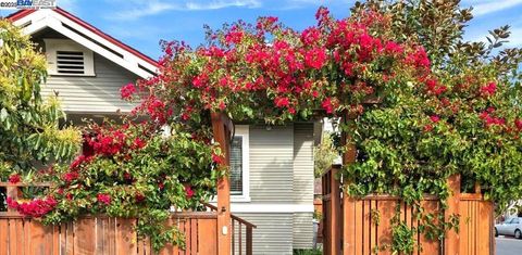 945 E 24Th St, Oakland, CA 94606 - #: 41093034