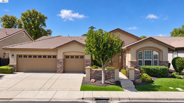 1117 BURGHLEY LN, BRENTWOOD, CA 94513 - Image cbd8dd68b7c0d47fbe3b4a7855ff7a7f/595309538