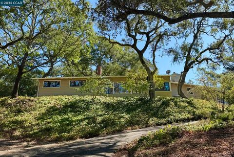131 Moraga Way Orinda CA 94563