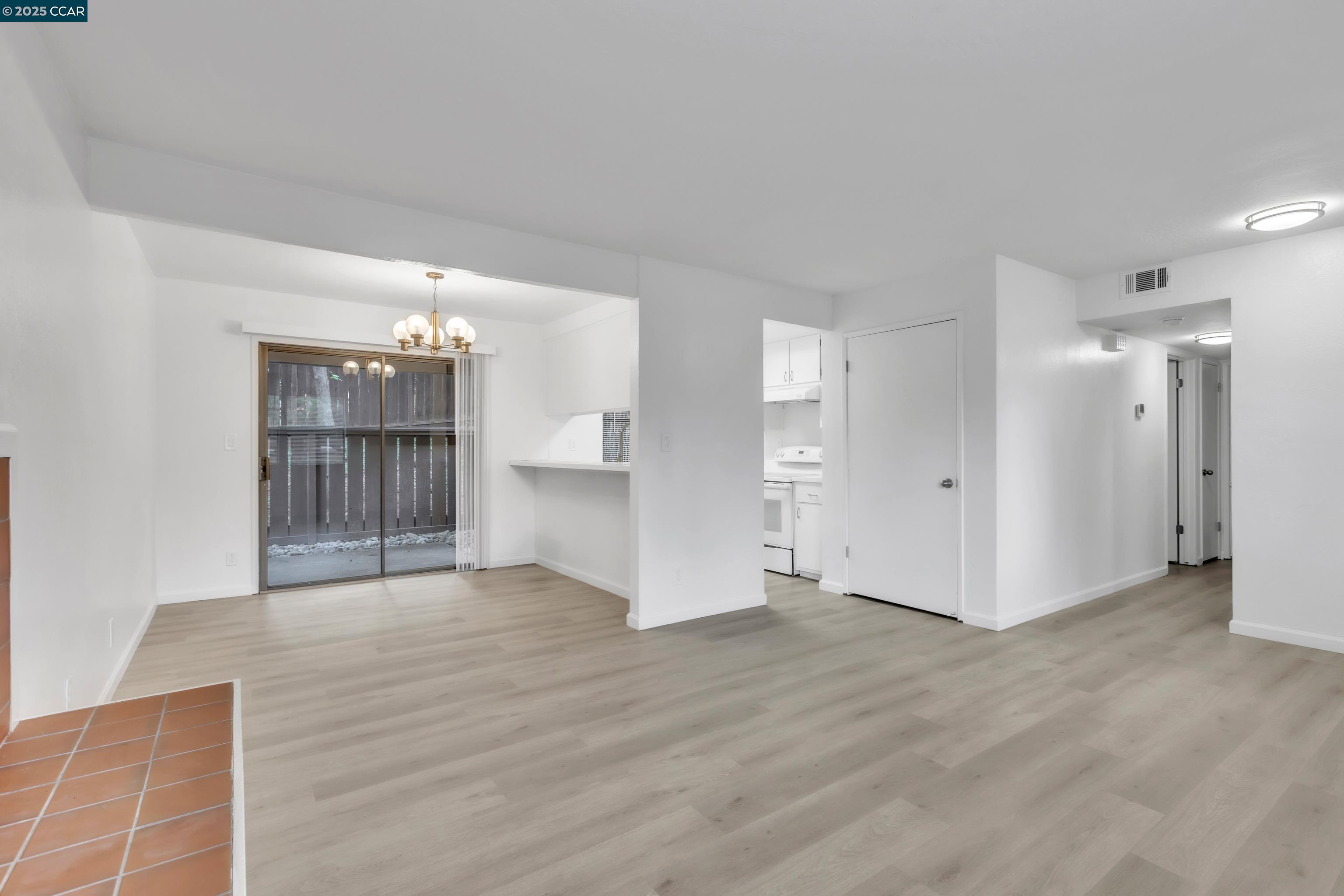 890 Camelback Pl